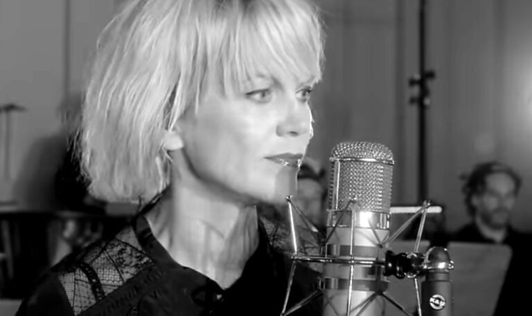 Ein exklusives Interview mit Anna Loos über ihre künstlerische Entwicklung