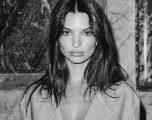 Interview mit Emily Ratajkowski zur Fashion Week in Paris